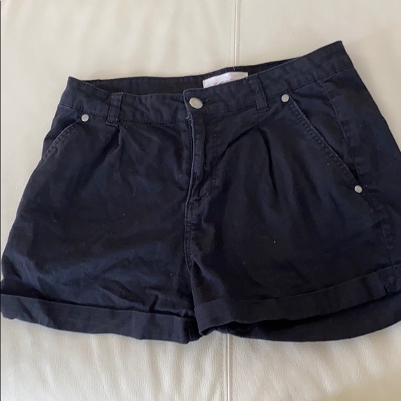 Black shorts - Picture 1 of 3